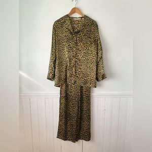 Victoria Secret Silky Satin pattered pajamas set Cheetah Print size Medium Long
